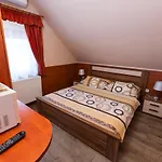 Erika Pensión 3*