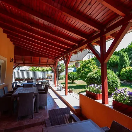 Guest house Erika Vendeghaz 2*